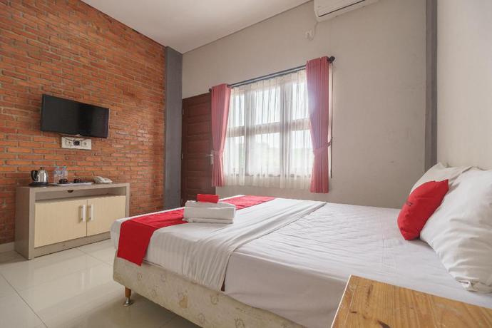 Imagen de la habitación del Hotel Reddoorz Plus @ Lodaya Gunung Geulis Puncak. Foto 5
