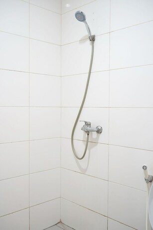 Imagen de la habitación del Hotel Reddoorz Plus @ Mas Mansyur. Foto 25