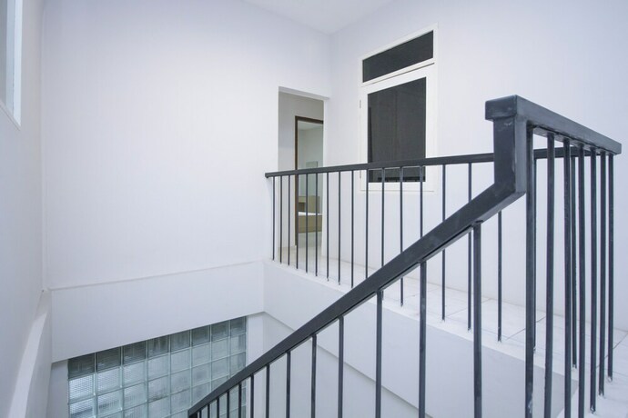 Imagen de los interiores del Hotel Reddoorz Plus @ Mas Mansyur. Foto 33