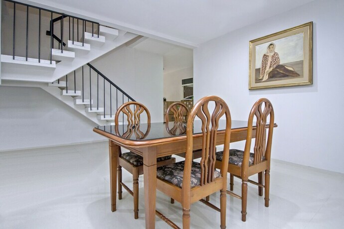 Imagen de los interiores del Hotel Reddoorz Plus @ Mas Mansyur. Foto 34