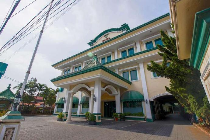 Imagen general del Hotel Reddoorz Plus Near Alun Alun Kejaksan Cirebon. Foto 3