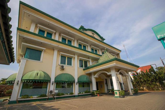Imagen general del Hotel Reddoorz Plus Near Alun Alun Kejaksan Cirebon. Foto 6