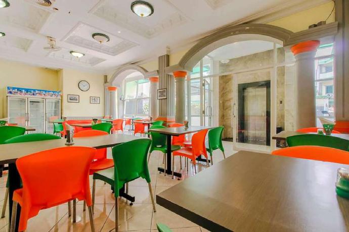 Imagen de los interiores del Hotel Reddoorz Plus Near Alun Alun Kejaksan Cirebon. Foto 17
