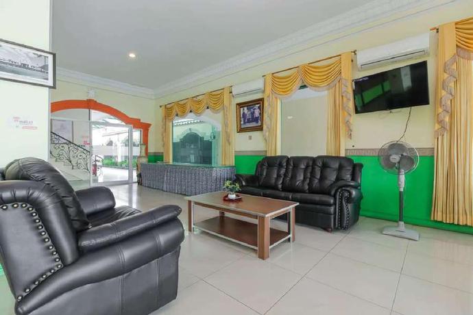 Imagen de los interiores del Hotel Reddoorz Plus Near Alun Alun Kejaksan Cirebon. Foto 18
