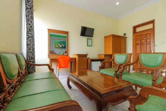 Imagen de los interiores del Hotel Reddoorz Plus Near Alun Alun Kejaksan Cirebon. Foto 19