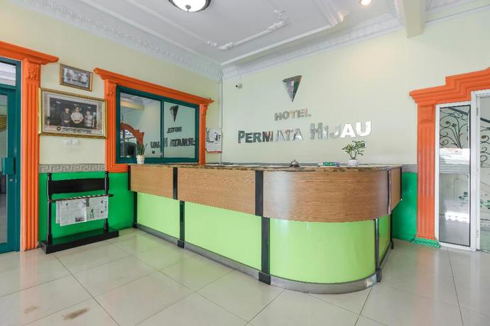 Imagen de los interiores del Hotel Reddoorz Plus Near Alun Alun Kejaksan Cirebon. Foto 20