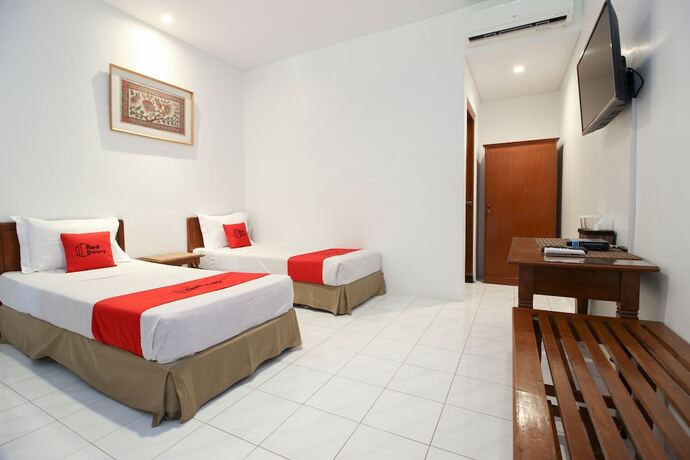 Imagen general del Hotel Reddoorz Plus Near Alun Alun Selatan 2. Foto 2