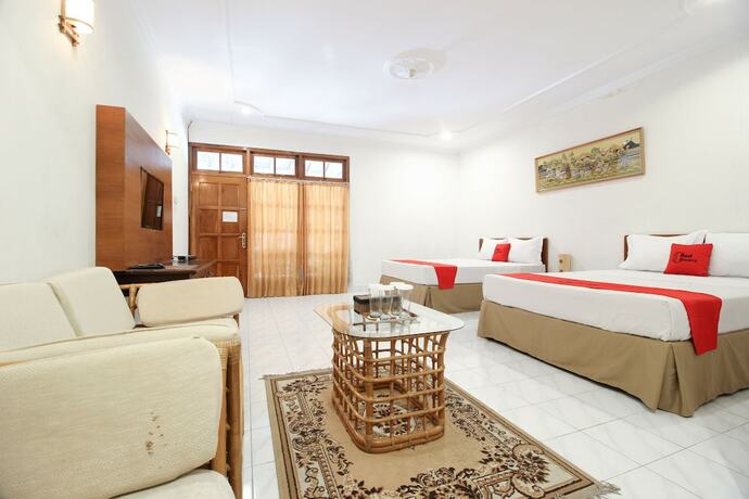 Imagen de la habitación del Hotel Reddoorz Plus Near Alun Alun Selatan 2. Foto 17