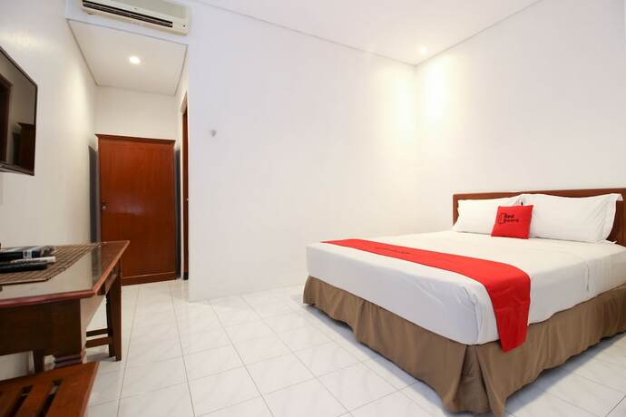 Imagen de la habitación del Hotel Reddoorz Plus Near Alun Alun Selatan 2. Foto 21