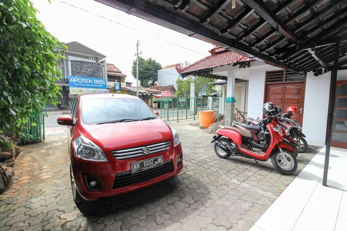 Imagen general del Hotel Reddoorz Plus Near Alun Alun Selatan. Foto 4