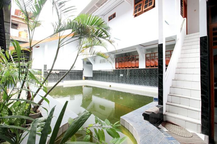 Imagen general del Hotel Reddoorz Plus Near Alun Alun Selatan. Foto 5