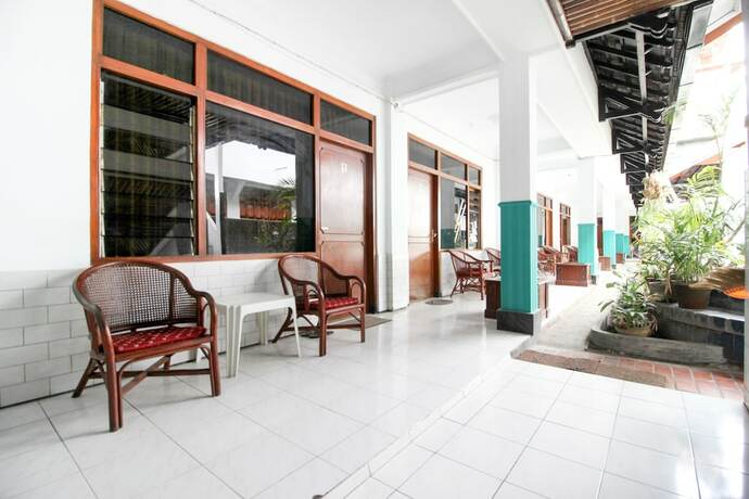 Imagen general del Hotel Reddoorz Plus Near Alun Alun Selatan. Foto 9