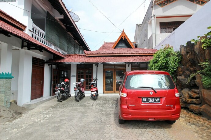 Imagen general del Hotel Reddoorz Plus Near Alun Alun Selatan. Foto 1