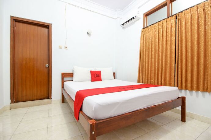 Imagen general del Hotel Reddoorz Plus Near Alun Alun Selatan. Foto 2