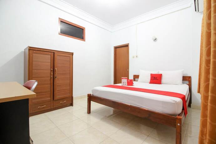 Imagen de la habitación del Hotel Reddoorz Plus Near Alun Alun Selatan. Foto 15