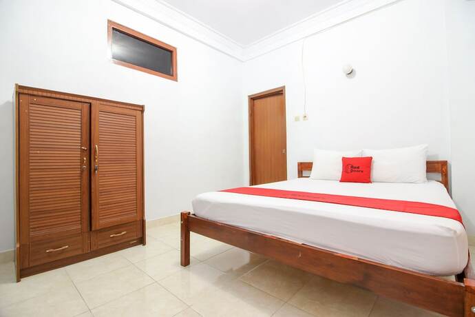 Imagen de la habitación del Hotel Reddoorz Plus Near Alun Alun Selatan. Foto 16