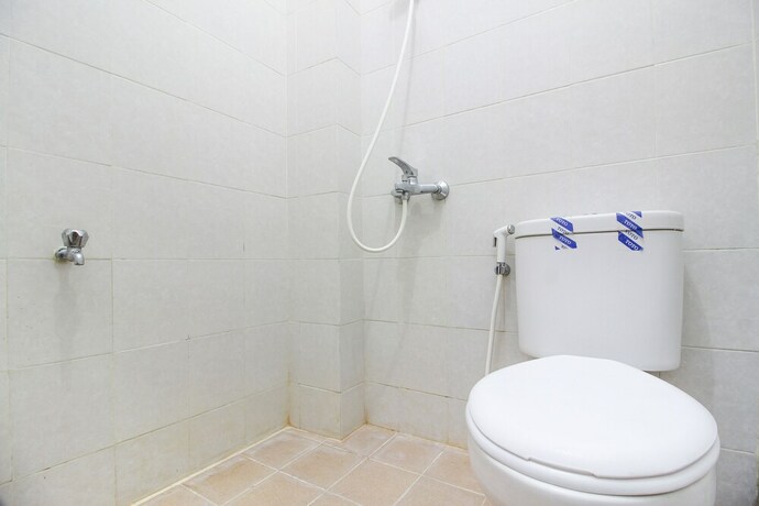 Imagen de la habitación del Hotel Reddoorz Plus Near Alun Alun Selatan. Foto 17