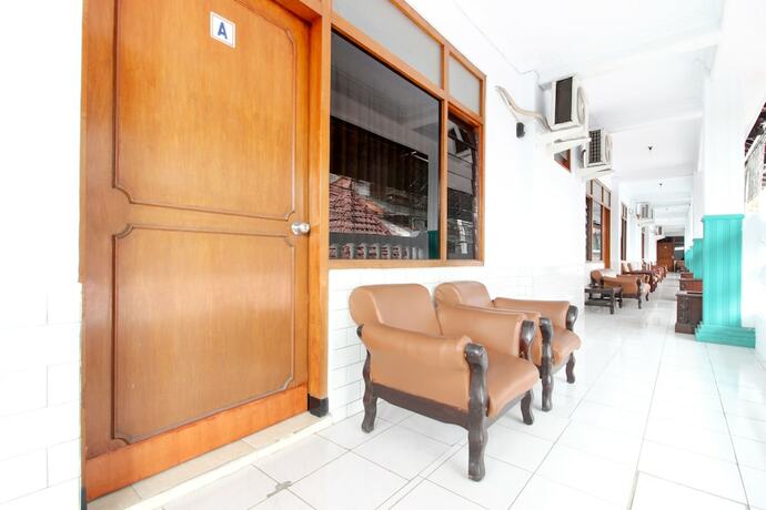 Imagen de los interiores del Hotel Reddoorz Plus Near Alun Alun Selatan. Foto 19