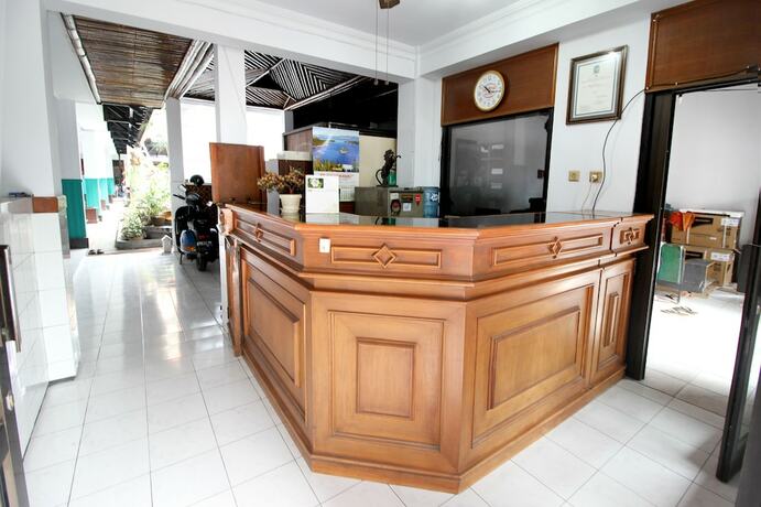 Imagen de los interiores del Hotel Reddoorz Plus Near Alun Alun Selatan. Foto 20