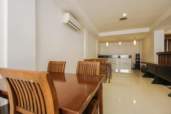 Imagen de los interiores del Hotel Reddoorz Plus Near Galaxy Bekasi. Foto 17
