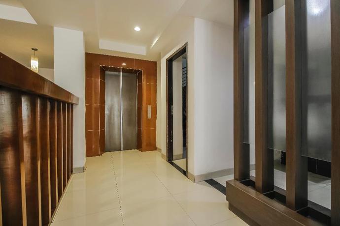 Imagen de los interiores del Hotel Reddoorz Plus Near Galaxy Bekasi. Foto 20
