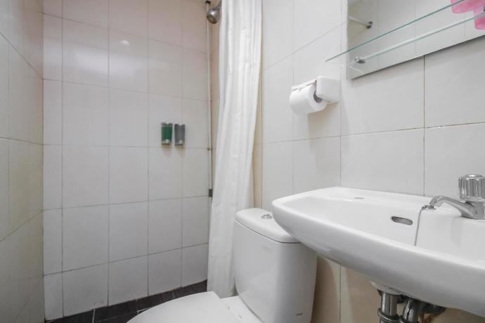 Imagen de la habitación del Hotel Reddoorz Plus Near Galaxy Bekasi. Foto 10