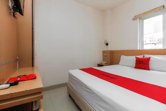 Imagen de la habitación del Hotel Reddoorz Plus Near Galaxy Bekasi. Foto 13