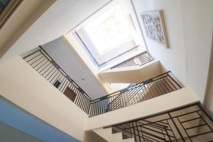 Imagen de los interiores del Hotel Reddoorz Plus Near Green Pramuka Square Mall. Foto 18