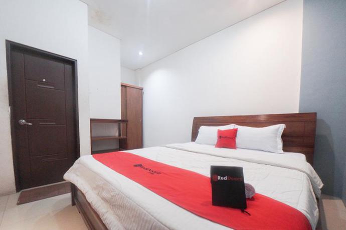 Imagen de la habitación del Hotel Reddoorz Plus Near Green Pramuka Square Mall. Foto 4