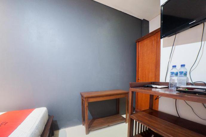 Imagen de la habitación del Hotel Reddoorz Plus Near Green Pramuka Square Mall. Foto 13