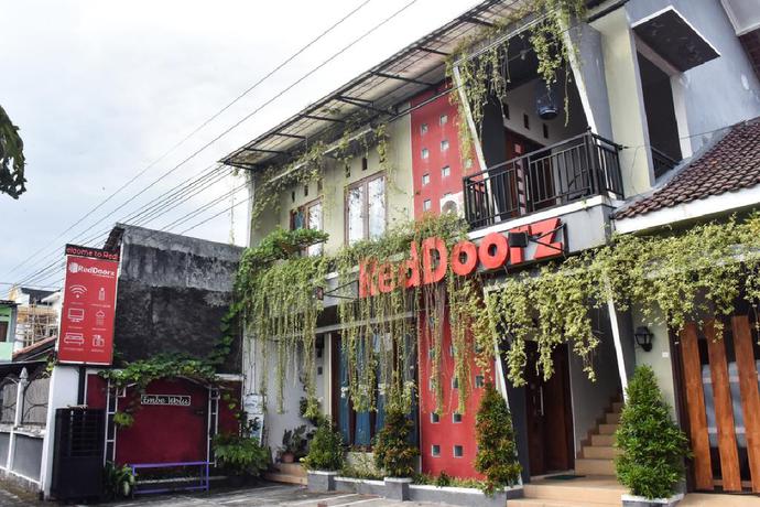 Imagen general del Hotel Reddoorz Plus Near Hartono Mall. Foto 1