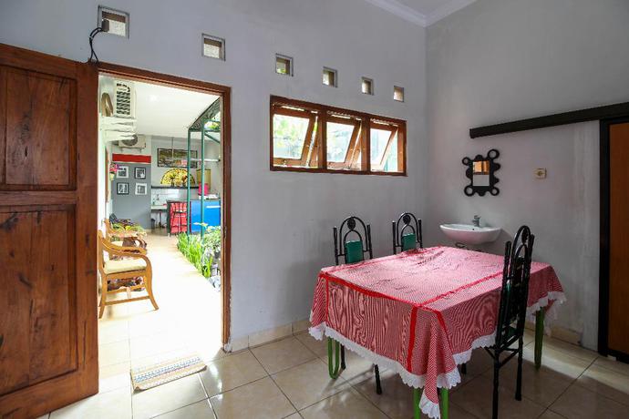 Imagen de los interiores del Hotel Reddoorz Plus Near Hartono Mall. Foto 20