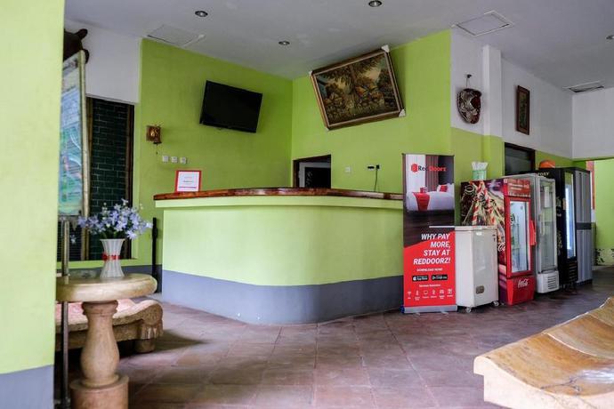Imagen de los interiores del Hotel Reddoorz Plus Near Jalan Baru Bogor. Foto 19