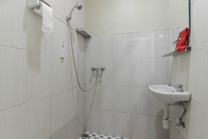 Imagen de la habitación del Hotel Reddoorz Plus Near Lippo Cikarang Mall. Foto 9