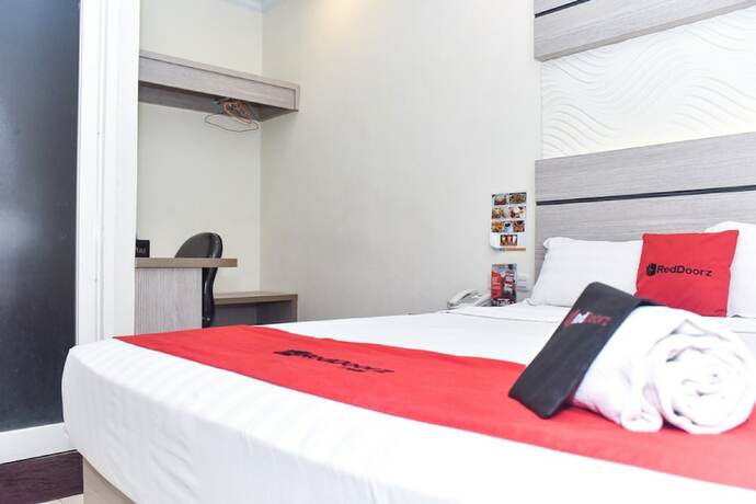 Imagen de la habitación del Hotel Reddoorz Plus Near Makassar Town Square. Foto 14