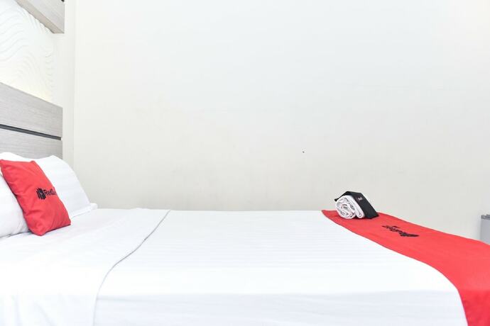 Imagen de la habitación del Hotel Reddoorz Plus Near Makassar Town Square. Foto 18
