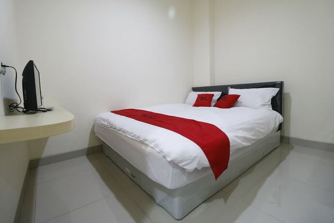 Imagen de la habitación del Hotel Reddoorz Plus Near Mall Ciputra Jakarta. Foto 18