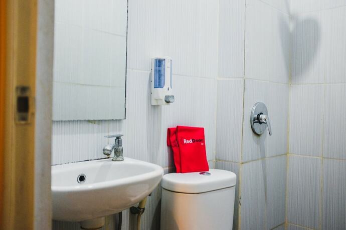 Imagen general del Hotel Reddoorz Plus Near Mall Panakukang 2. Foto 1