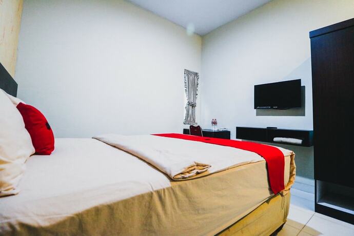 Imagen de la habitación del Hotel Reddoorz Plus Near Mall Panakukang 2. Foto 11