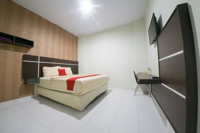 Imagen de la habitación del Hotel Reddoorz Plus Near Mall Panakukang 2. Foto 21
