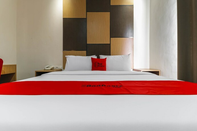 Imagen de la habitación del Hotel Reddoorz Plus Near Pantai Losari. Foto 17