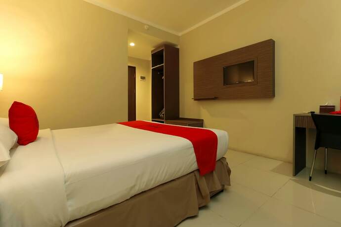 Imagen de la habitación del Hotel Reddoorz Plus Near Pantai Losari. Foto 18