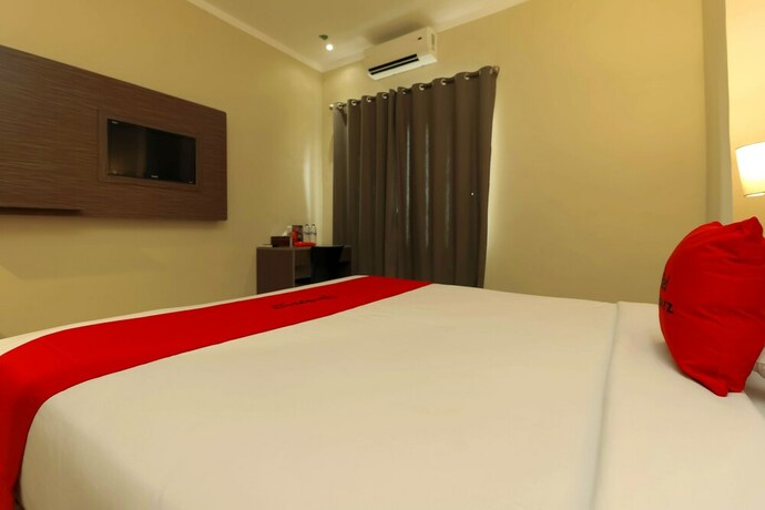 Imagen de la habitación del Hotel Reddoorz Plus Near Pantai Losari. Foto 21