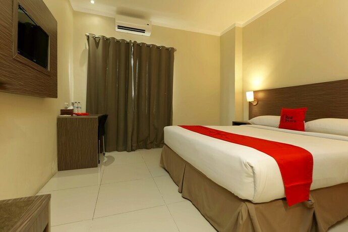 Imagen de la habitación del Hotel Reddoorz Plus Near Pantai Losari. Foto 24