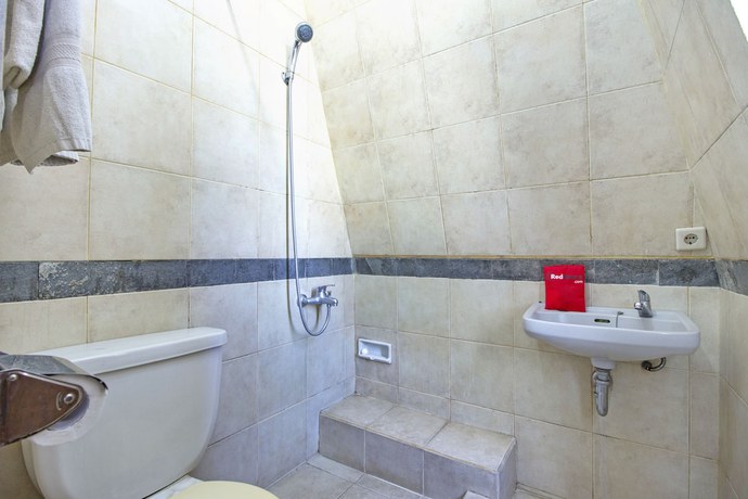 Imagen de la habitación del Hotel Reddoorz Plus Near Parahyangan University. Foto 5