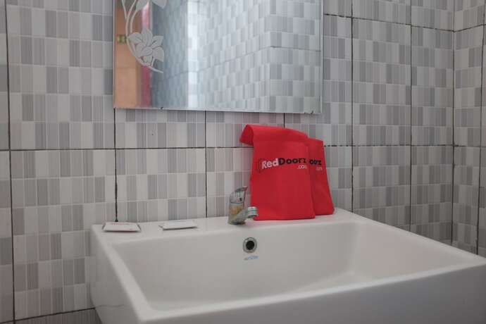 Imagen general del Hotel Reddoorz Plus Near Senen. Foto 6