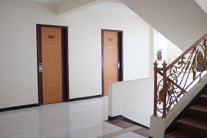 Imagen de los interiores del Hotel Reddoorz Plus Near Senen. Foto 19