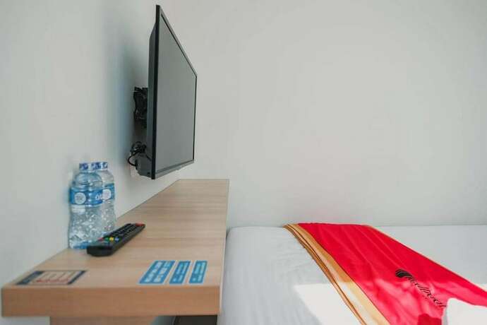 Imagen general del Hotel Reddoorz Plus Near Soekarno Hatta Airport Taman Mahkota. Foto 1