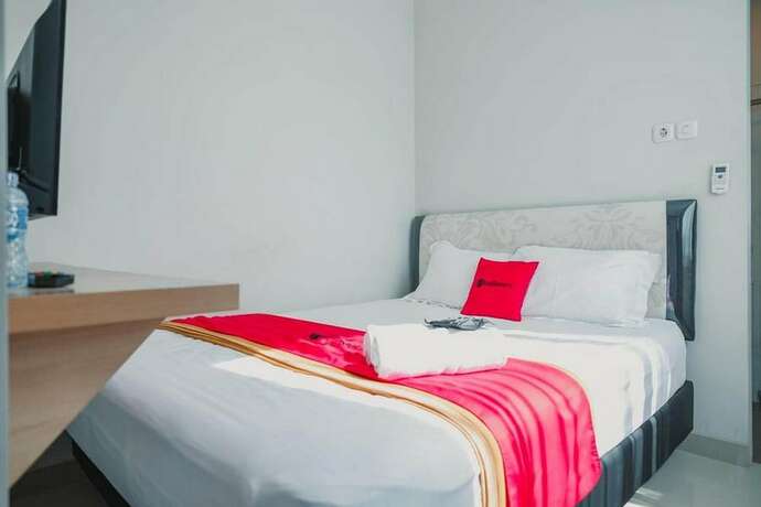 Imagen de la habitación del Hotel Reddoorz Plus Near Soekarno Hatta Airport Taman Mahkota. Foto 15