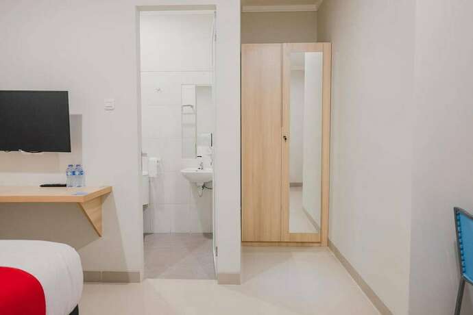 Imagen general del Hotel Reddoorz Plus Near Soekarno Hatta Airport Taman Mahkota. Foto 7